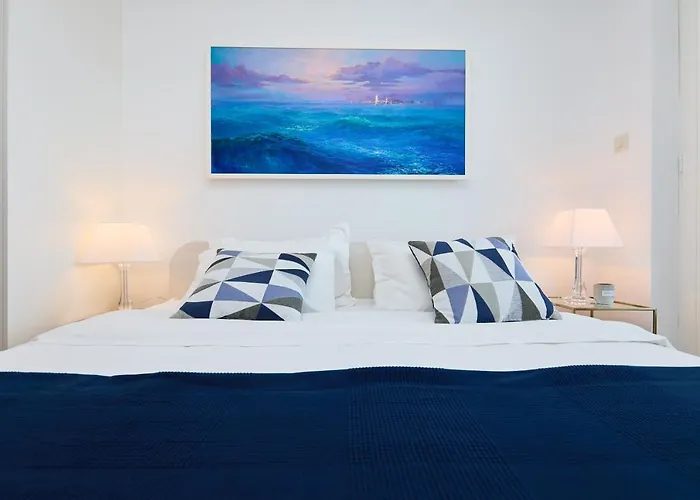 Beachfront Luxury Complex 2Bd Sunset Apartment
