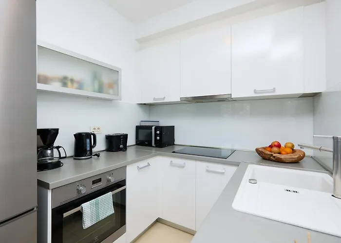 Beachfront Luxury Complex 2Bd Sunset Apartment